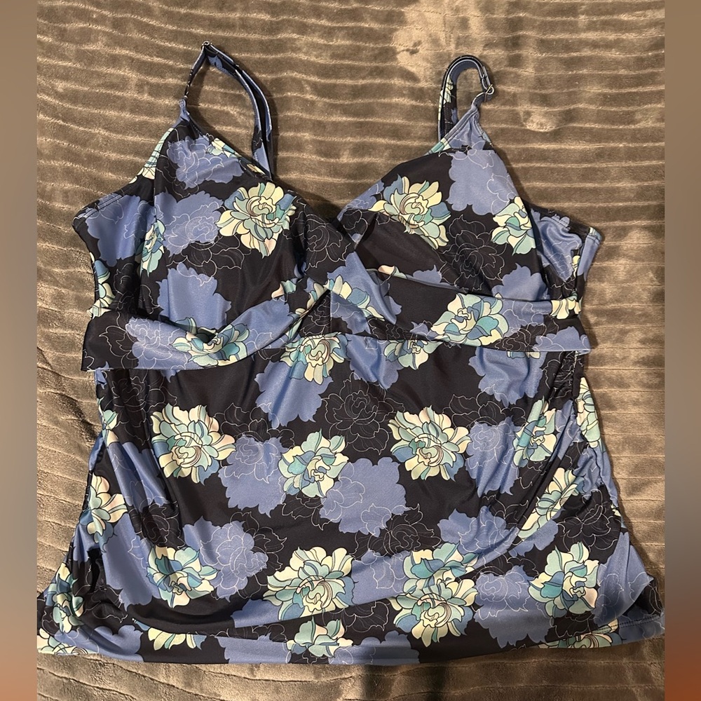 Cute Nicole Miller Studio tankini top! Love this, but doesn’t fit anymore!